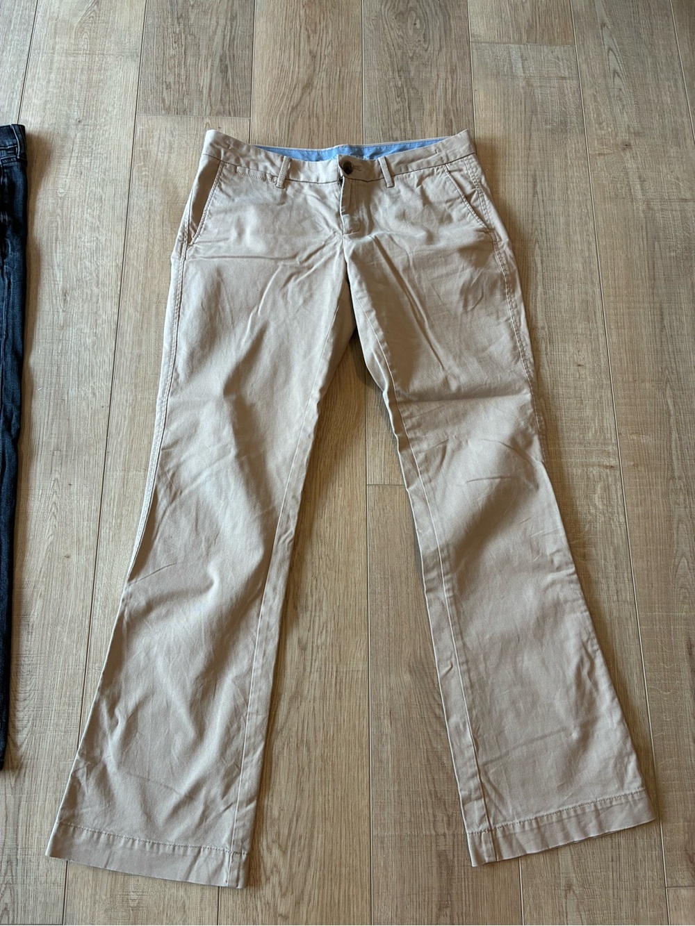 Banana Republic khaki low rise flare pants size 8 cotton office capsule